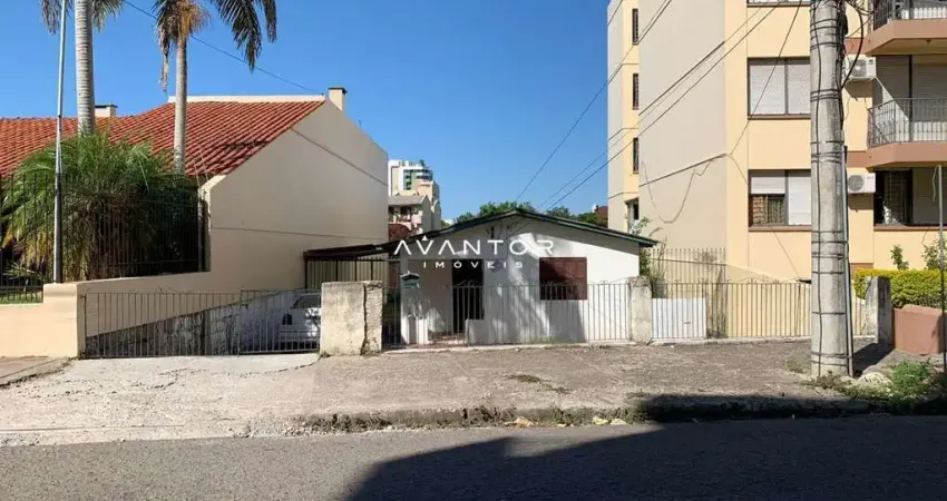 Terreno Amplo De 774 m² Possui Uma Casa De 3 Dormitórios No Bairro Fátima.