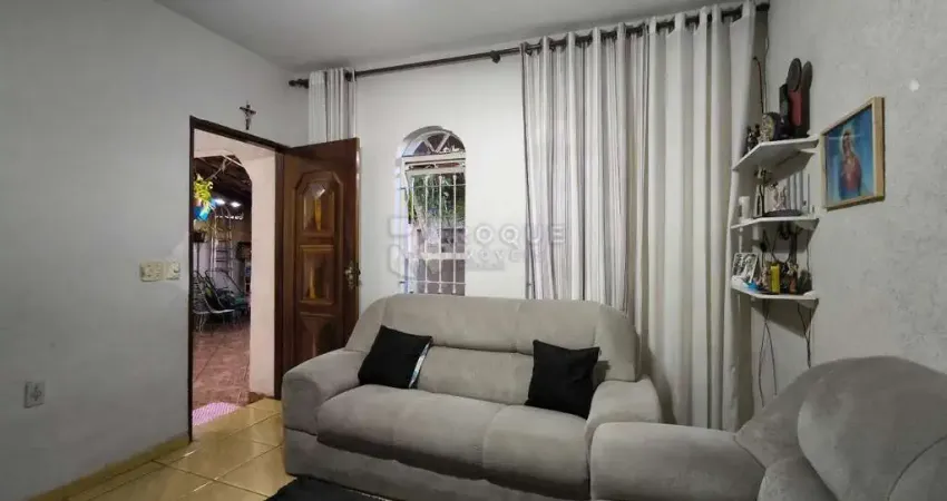 Sobrado Residencial à Venda – 4 Dormitórios, 2 Vagas de Garagem e Espaço Gourmet