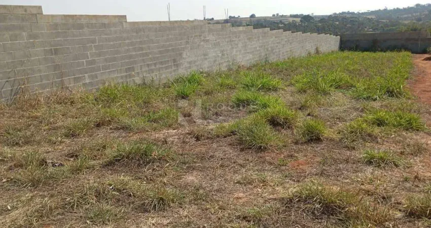 Terreno em condomínio à venda no bairro Pires de Baixo