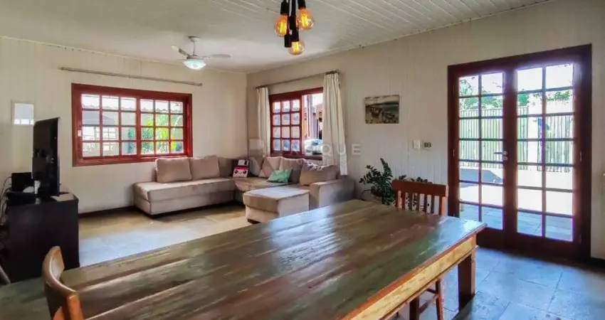 Casa em condomínio à venda no bairro Jardim Colonial