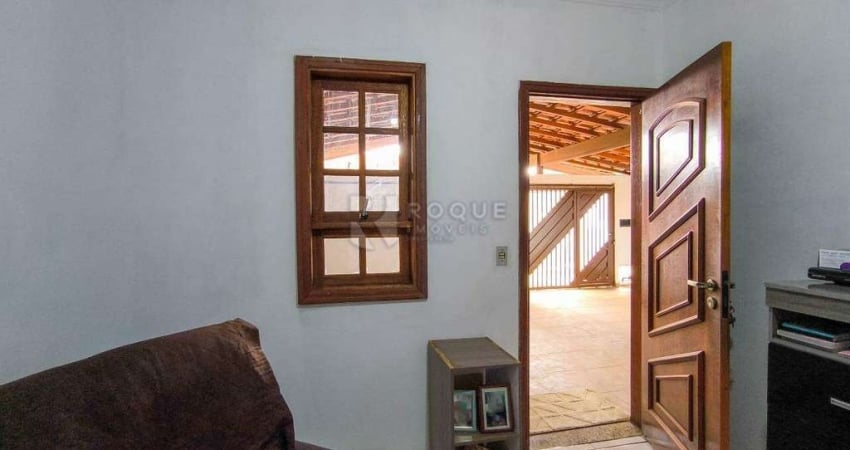 Casa residencial com 3 dormitórios e edícula á venda em Limeira. Aceita financiamento.