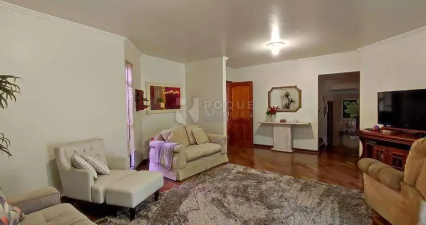 Excelente Sobrado de esquina na Vila Cristovam, próximo a Santa Casa.