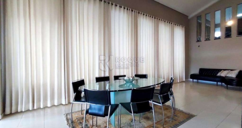 Casa em condomínio à venda no bairro Villa San Marino