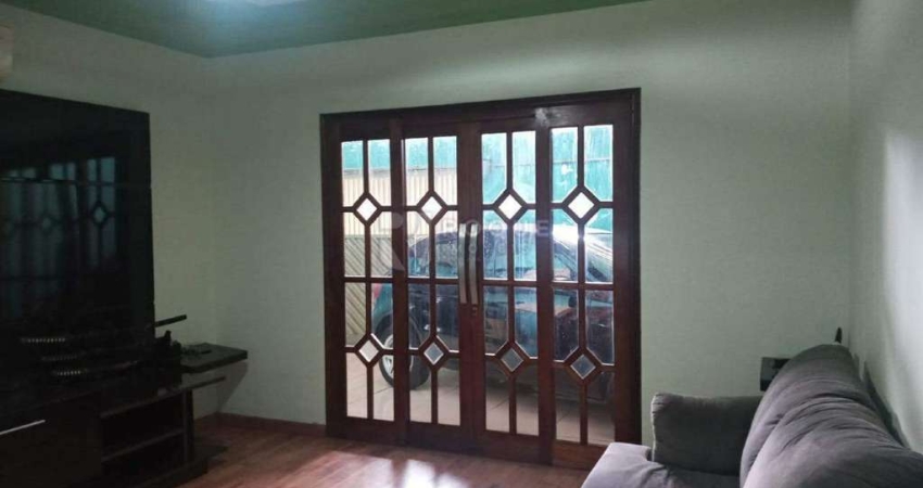 Casa à Venda – Cozinha Americana | 2 Dormitórios (1 com Armários) | 2 Vagas de Garagem