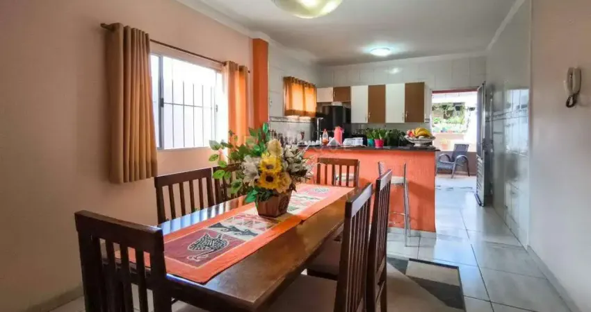 Ótima casa com 3 dormitórios com edícula à venda em limeira/sp. estuda permutas e aceita financiamento.