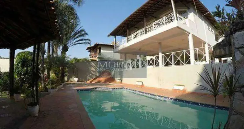 Casa com 5 quartos sendo 3 suítes com 10 vagas de garagem no bairro Bandeirantes.