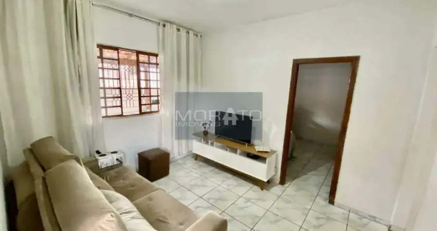 Casa de 3 Quartos, 4 Vagas no Bairro Novo Riacho