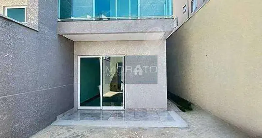 Linda Casa Geminada de 03 quartos com suíte e ótimo padrão de acabamento do Bairro Cabral