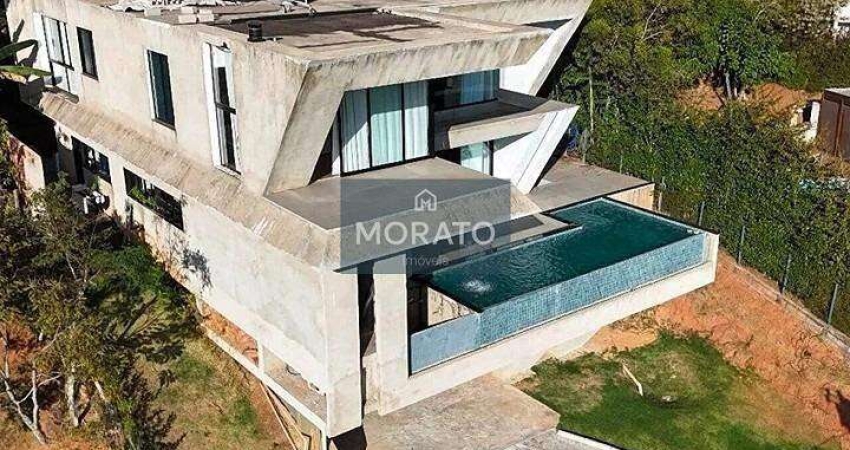 Casa com 4 quartos sendo 4 suítes e 6 vagas no Condomínio Mirante da Mata em Nova Lima.