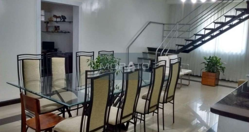 Casa à venda 5 quartos, 3 suítes e 6 vagas, no bairro Camargos