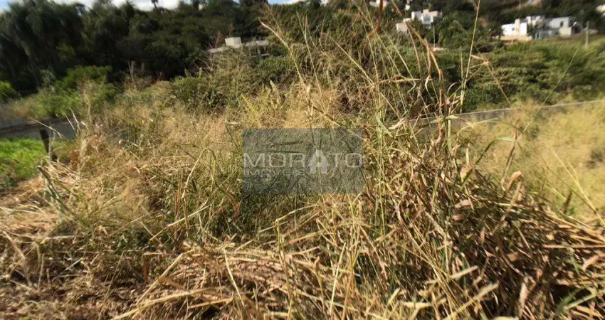 Lote com 360 m² com 12m de frente no bairro Cabral em Contagem.