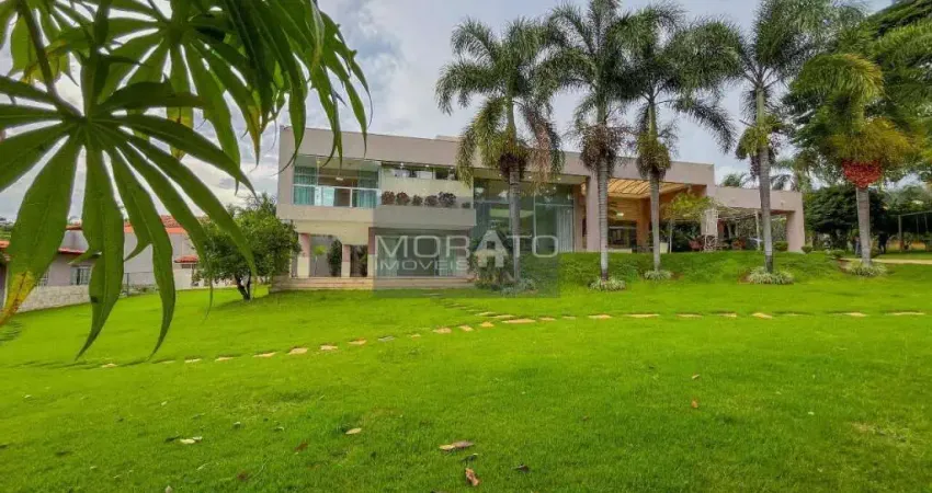 Casa com 5 quartos sendo 2 suítes e 8 vagas na Região da Pampulha .