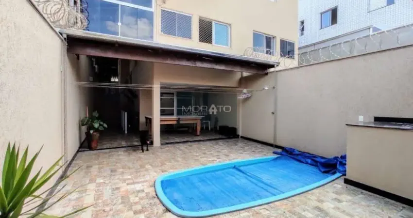 Casa com piscina no Cabral a poucos metros do Shopping Contagem