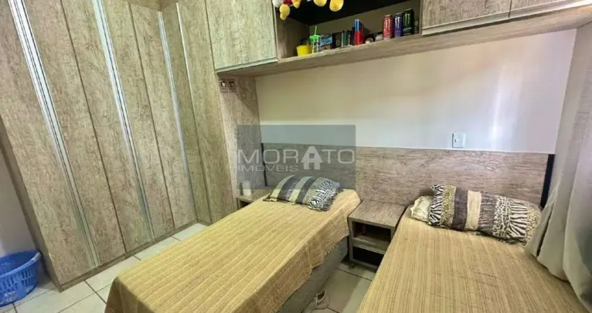 Linda Casa Geminada Com entrada individual 3 quartos com suíte