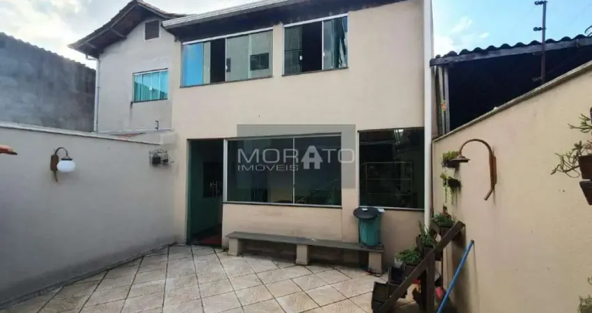 Casa com 4 Quartos e 3 banheiros à Venda no Arvoredo, 170 m² por R$ 530.000