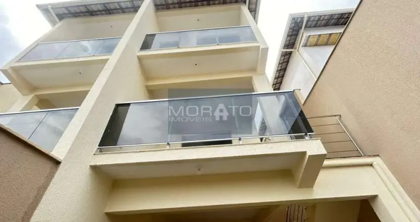 Excelente Casa geminada de 3 quartos com suíte 04 vagas no Bairro Cabral
