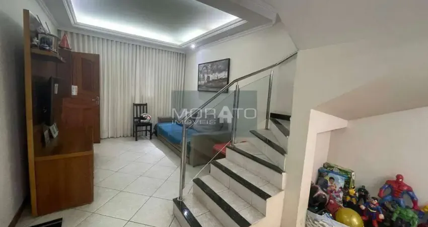 Casa geminada individual de 3 quartos, suíte e 2 vagas de garagem