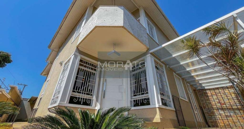 Casa com 5 quartos sendo 2 suítes com 5 vagas de garagem no bairro Dona Clara.