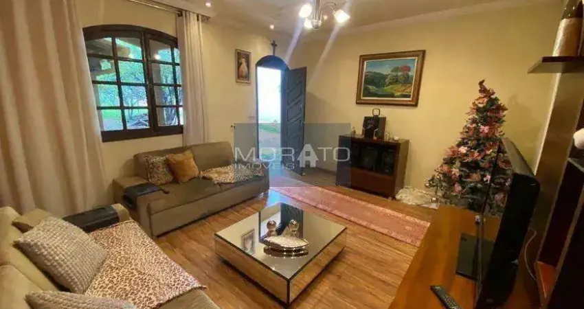 Casa com 3 Quartos e 2 banheiros, 06 Vagas de Garagem, no Bairro Novo Eldorado