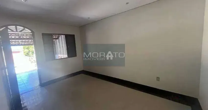 Casa 3 Quartos, Vaga de Garagem Ampla, no Bairro Céu Azul