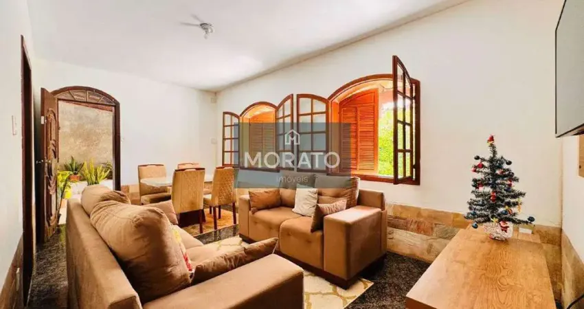 Casa Colonial 5 Quartos, 2 Vagas de Garagem, no bairro Etelvina Carneiro