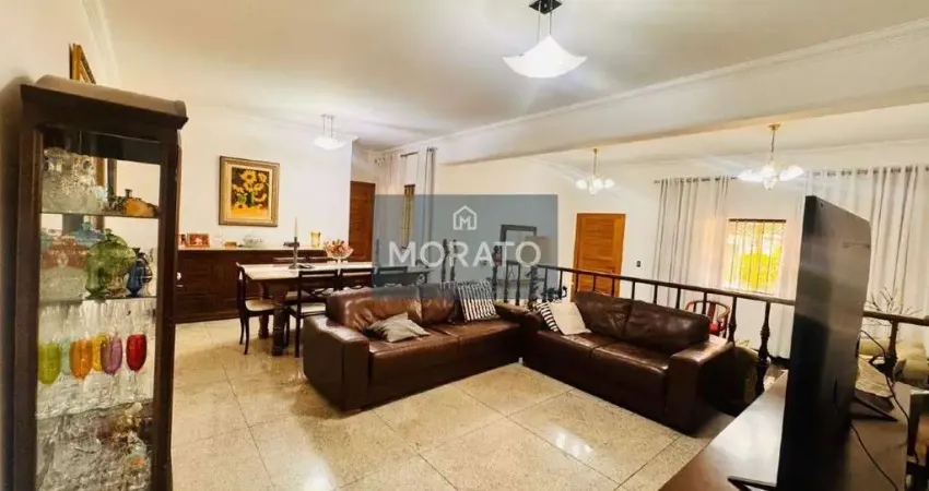 Casa 4 Quartos, 2 Suítes e 5 Vagas de Garagem, no Bairro Santa Amélia