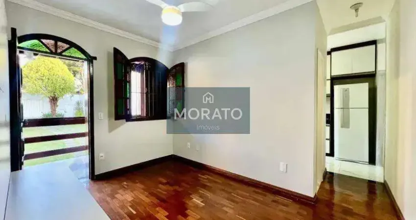 Casa com 4 Quartos, e 5 Vagas de Garagem no Bairro Itapoã