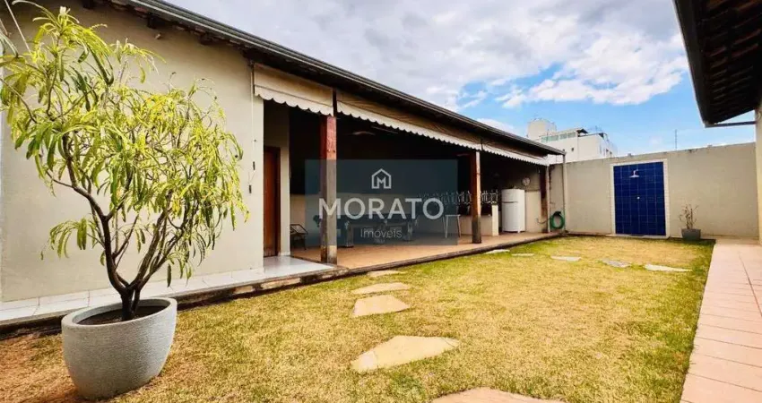 Casa com 3 quartos à venda na Rua Castelo de Almada, --, Castelo, Belo Horizonte