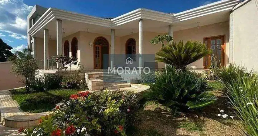 Casa com 4 quartos sendo 1 suíte com 5 vagas de garagem no bairro castelo.