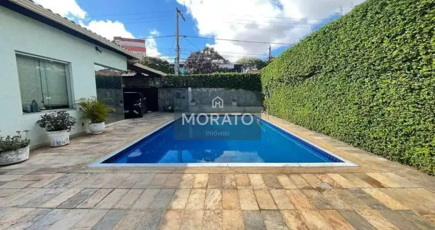 Casa com 4 quartos sendo 2 suítes com 5 vagas de garagem no bairro ouro preto.