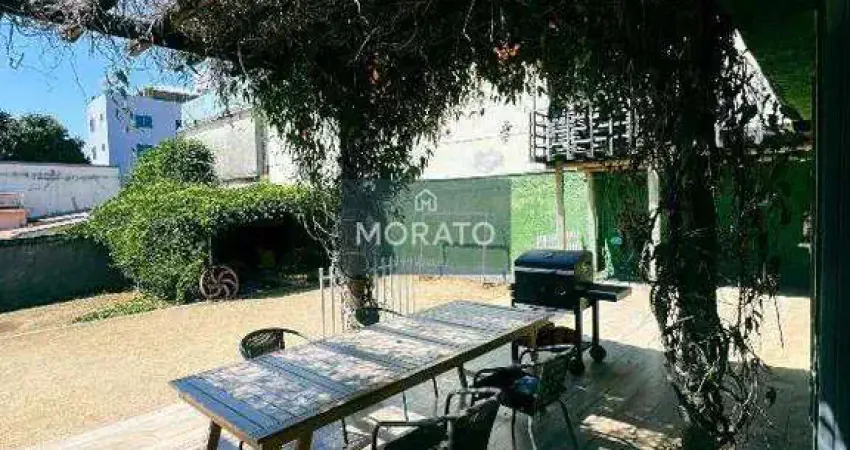 Casa com 4 quartos sendo 2 suítes com 5 vagas de garagem no bairro Novo Progresso.