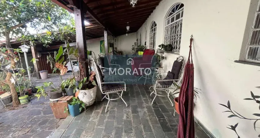 Casa com 3 quartos à venda na Rua dos Arquitetos, --, Alípio de Melo, Belo Horizonte