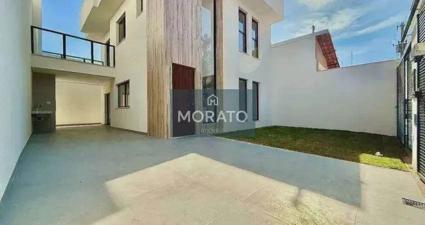 Casa com 3 quartos sendo 2 suítes com 2 vagas de garagem no bairro planalto.