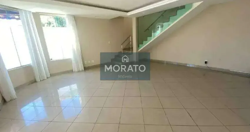 Casa com 4 quartos sendo 1 suíte com 3 vagas de garagem no bairro castelo.