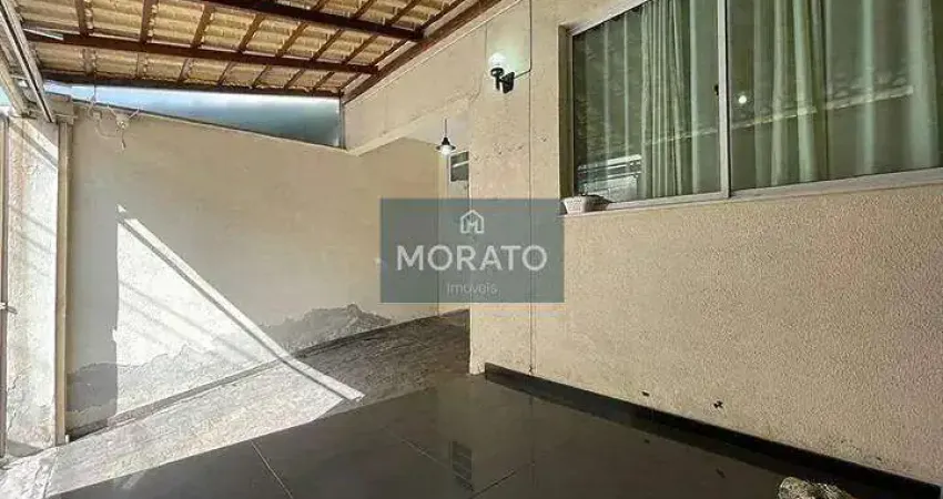 Casa com 2 quartos sendo 1 suíte com 2 vagas de garagem no bairro novo progresso.