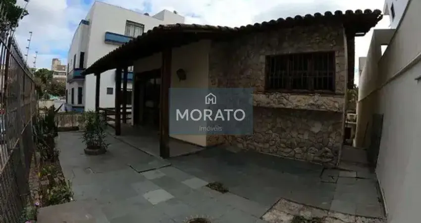 Casa com 4 quartos sendo 2 suítes com 6 vagas de garagem no bairro ouro preto.