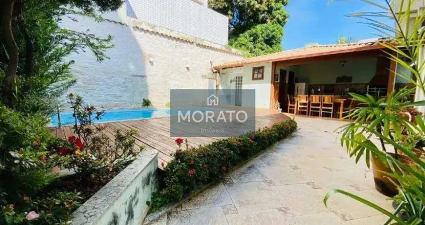 Casa linear com 3 quartos sendo 1 suíte com 4 vagas de garagem no bairro ouro preto.