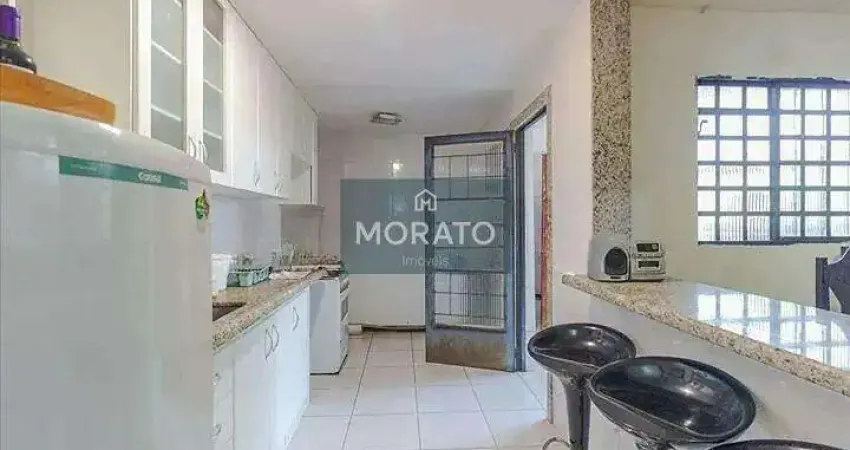 Casa com 3 quartos sendo 1 suíte com 3 vagas de garagem no bairro alípio de melo.