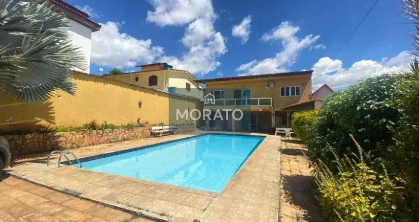 Casa com 3 quartos send 1 suíte com 3 vagas de garagem no bairro serrano.