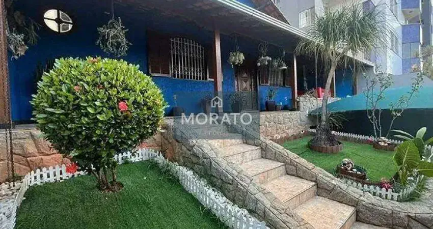 Casa com 4 quartos sendo 1 suíte e 4 vagas em lote de 420m² no bairro castelo.