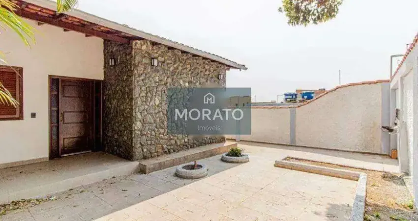 Casa com 3 Quartos e 3 banheiros com 4 vagas de garagem no Bairro alvorada.