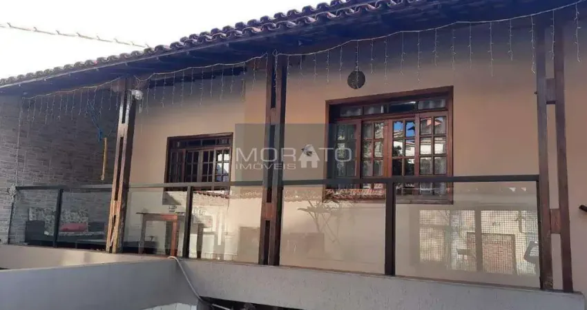 Casa com 5 quartos sendo 1 suíte e 4 vagas de garagem no bairro indaiá.