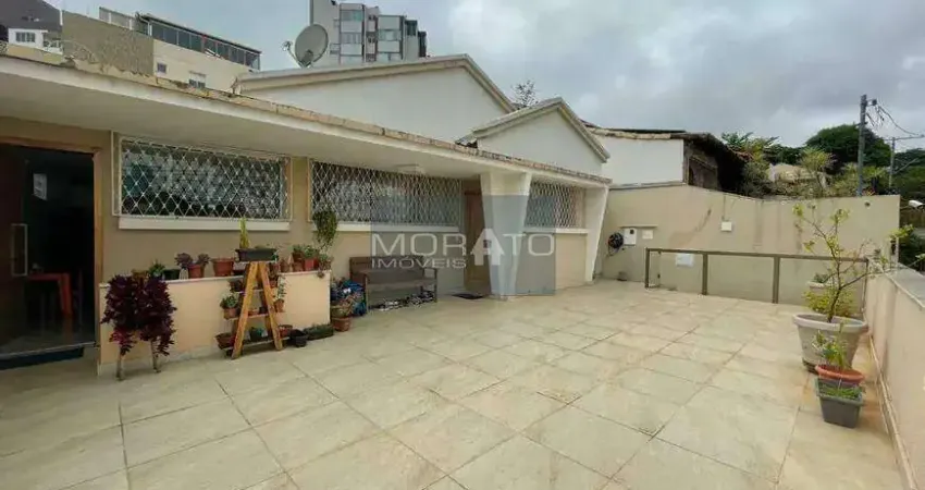 Casa com 3 quartos 1 suíte 3 vagas de garagem no bairro indaiá.