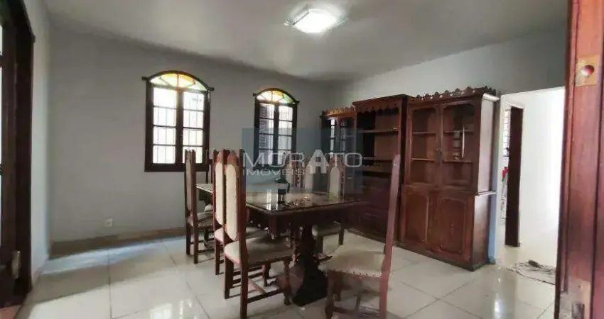 Casa com 5 quartos 2 suítes e 5 vagas de garagem no bairro palmares.