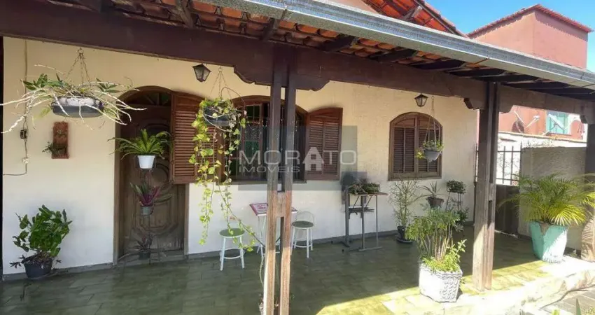 Casa com 3 quartos à venda na Rua Monte Alverne, --, Santa Mônica, Belo Horizonte