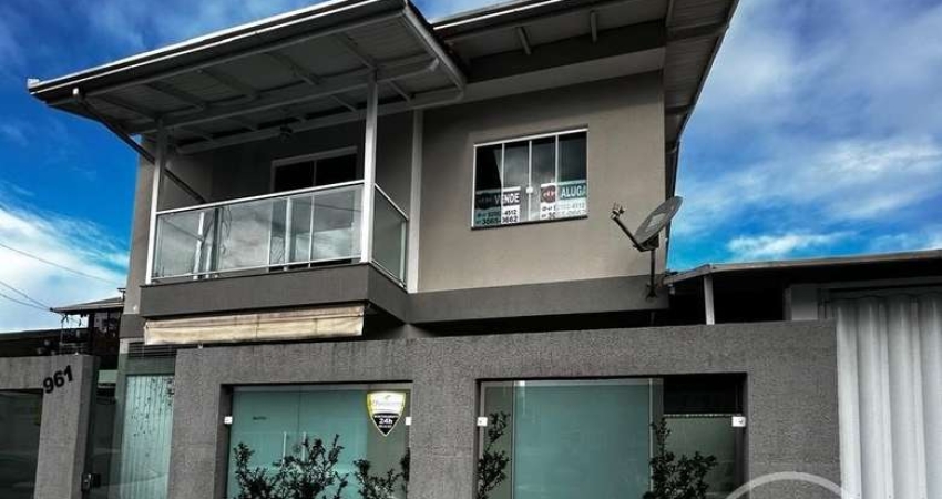 Casa com 3 quartos para alugar na Rua 2070, 961, Centro, Balneário Camboriú
