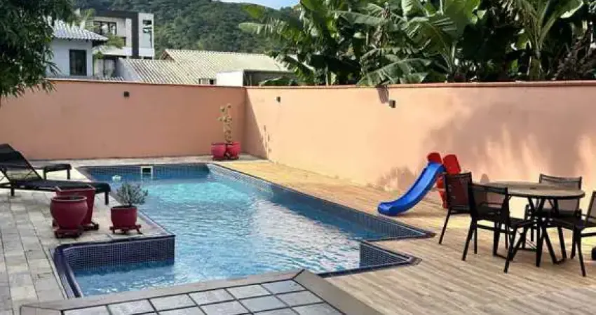 Sobrado residencial em balneário camboriú - 3 quartos, piscina e varanda gourmet