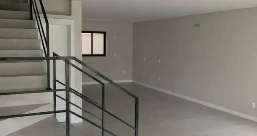 Sobrado triplex com 03 suítes no centro de balneários camboriú à venda!