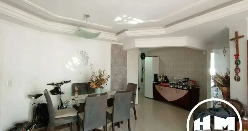 Apartamento com 03 dormitórios em ótima localização próximo igreja matriz à venda!