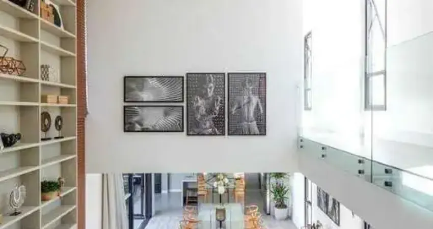 Casa de alto padrão em condomínio fechado com 03 suítes à venda!